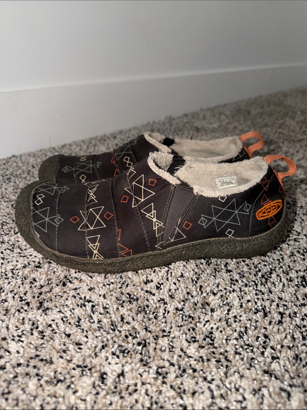Keen Howser Slippers Women’s Size 7.5 
Geometric Print